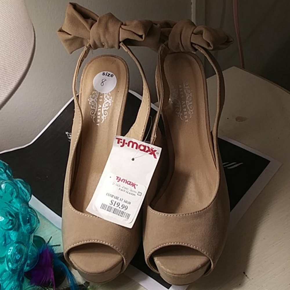 Charles Albert suede heels